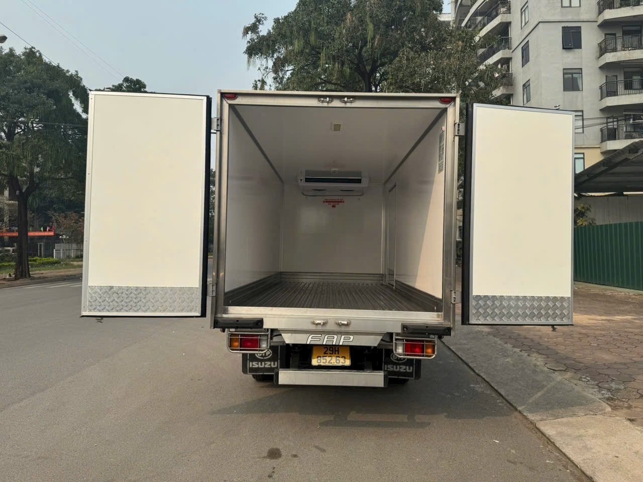 Xe Tải Đông Lạnh ISUZU QKR 230 210 270 1.9 - 2.5 Tấn 2026