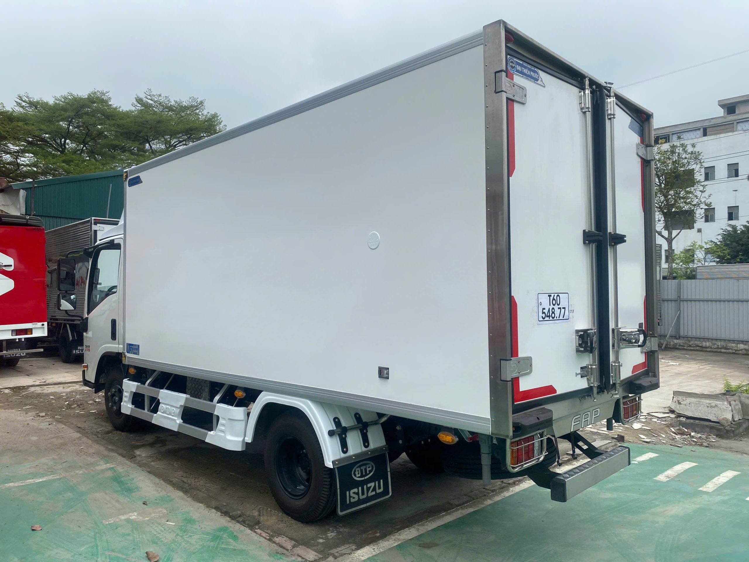 Xe Tải Đông Lạnh ISUZU QKR 230 210 270 1.9 - 2.5 Tấn 2026