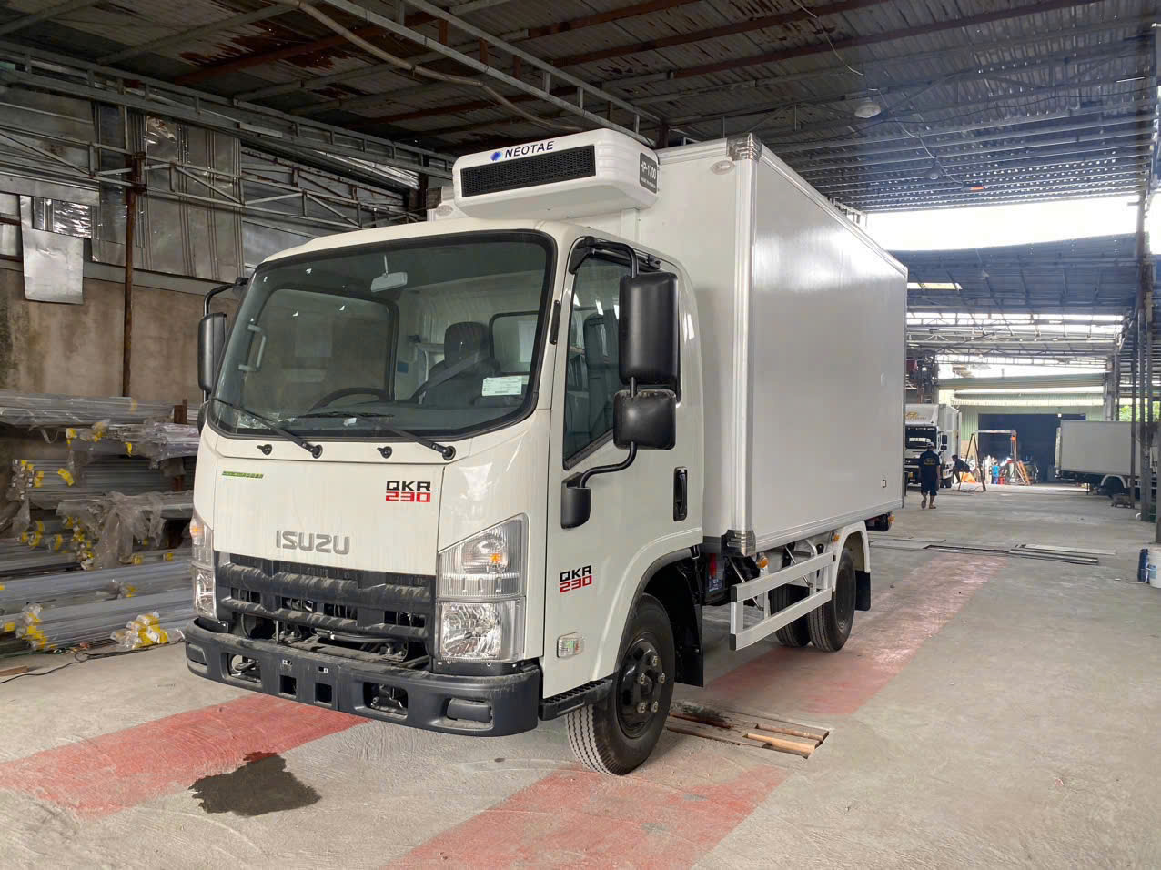 Xe Tải Đông Lạnh ISUZU QKR 230 210 270 1.9 - 2.5 Tấn 2026