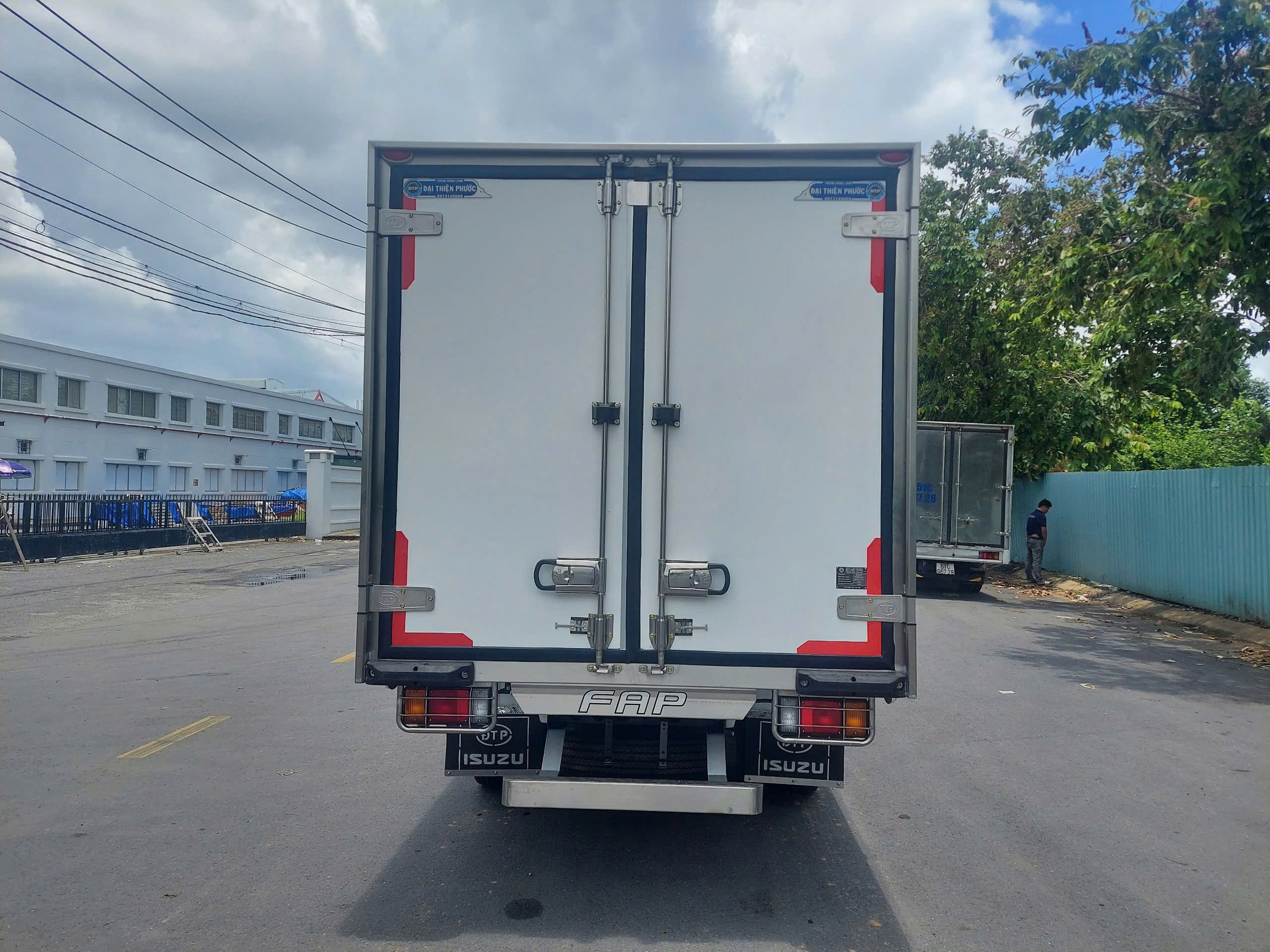 Xe Tải Đông Lạnh ISUZU QKR 230 210 270 1.9 - 2.5 Tấn 2026
