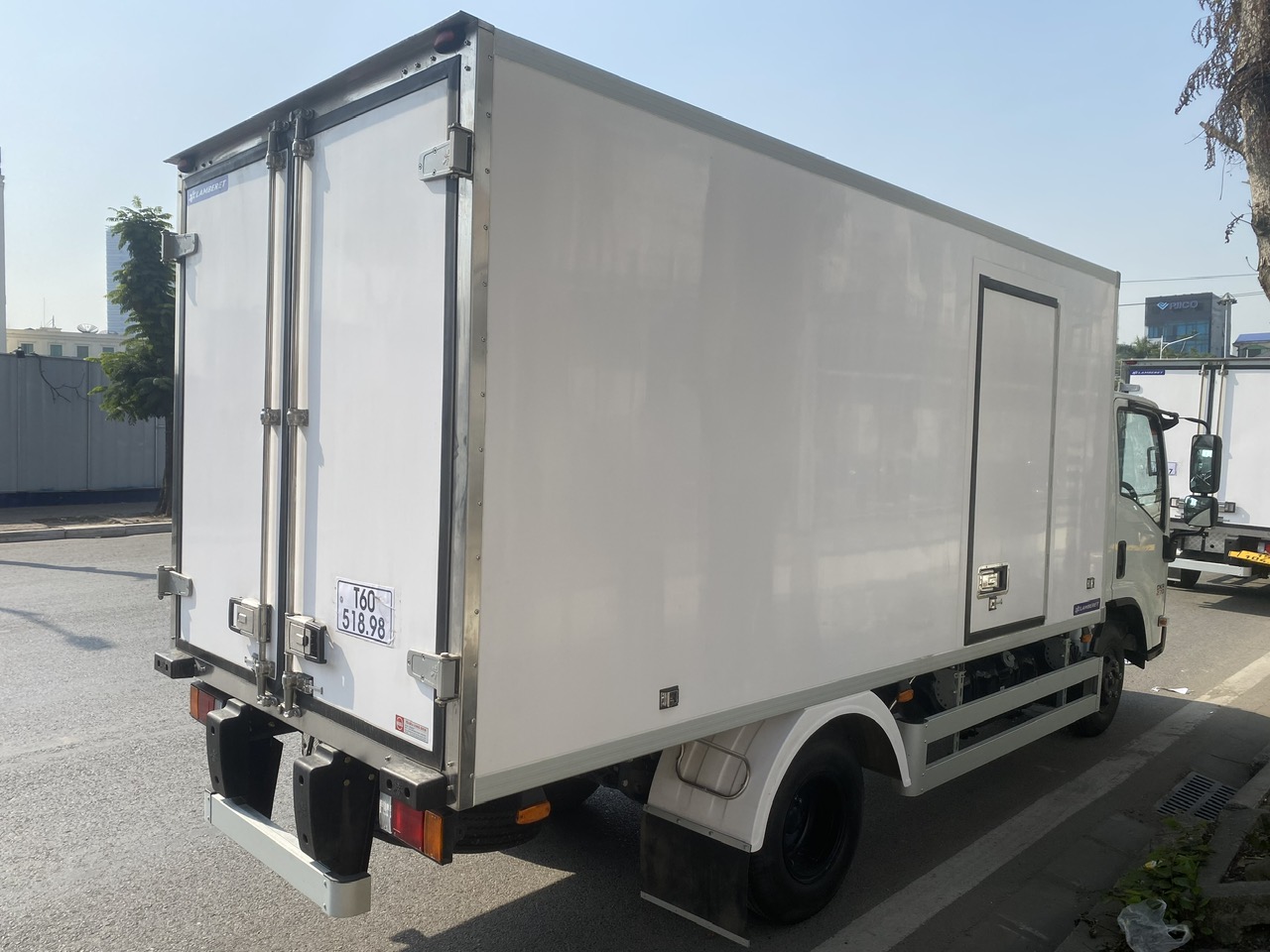 Xe Tải Đông Lạnh ISUZU QKR 230 210 270 1.9 - 2.5 Tấn 2026